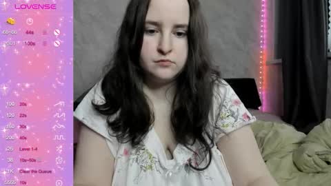 Snapshot of alice_allens chatting on 11.24.25 Alice online show from 11.24.25