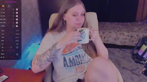 Snapshot of alice_dreamgirl_ chatting on 12.28.24 Alice 3 online show from 12.28.24