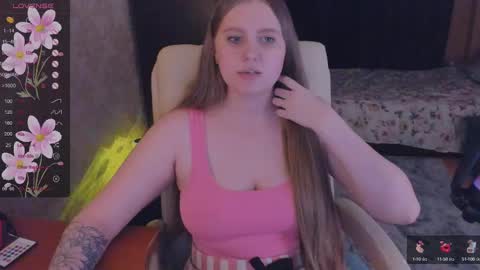 Snapshot of alice_dreamgirl_ chatting on 12.30.24 Alice 3 online show from 12.30.24