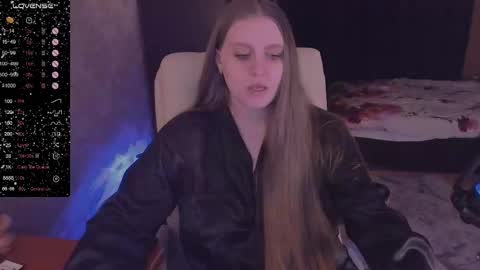 Snapshot of alice_dreamgirl_ chatting on 01.05.25 Alice 3 online show from 01.05.25