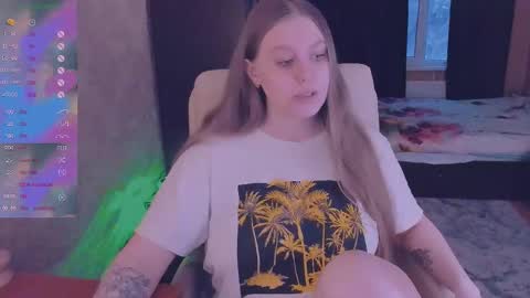 Snapshot of alice_dreamgirl_ chatting on 01.08.25 Alice 3 online show from 01.08.25