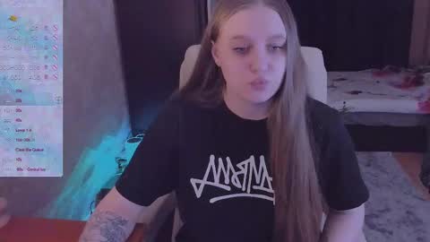 Snapshot of alice_dreamgirl_ chatting on 01.11.25 Alice 3 online show from 01.11.25