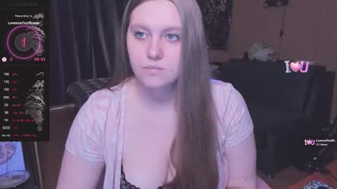 Snapshot of alice_dreamgirl_ chatting on 10.03.25 Alice 3 online show from 10.03.25