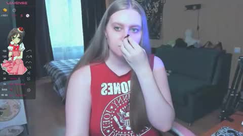 Snapshot of alice_dreamgirl_ chatting on 10.29.25 Alice 3 online show from 10.29.25