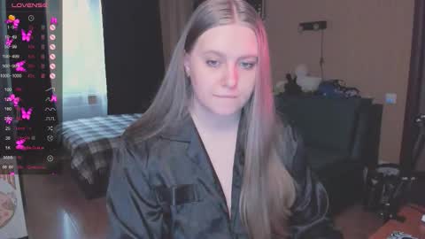 Snapshot of alice_dreamgirl_ chatting on 11.05.25 Alice 3 online show from 11.05.25