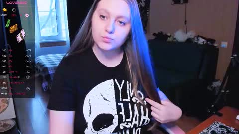 Snapshot of alice_dreamgirl_ chatting on 11.25.25 Alice 3 online show from 11.25.25