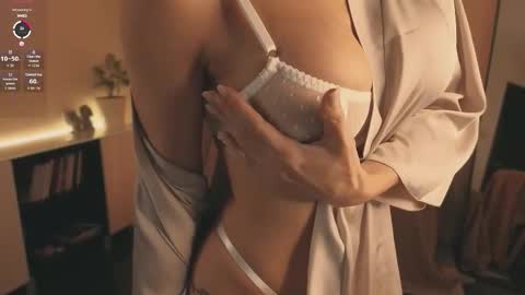 Snapshot of alice_eva chatting on 11.25.25 alice_eva online show from 11.25.25