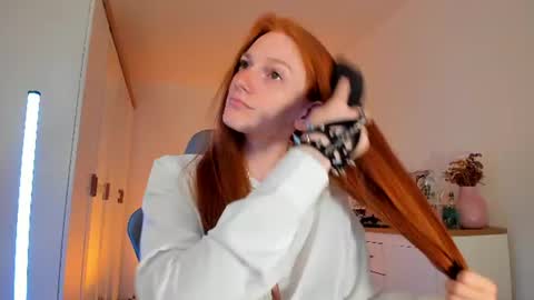 Snapshot of alice_ginger chatting on 07.10.26 Hello im Alice online show from 07.10.26