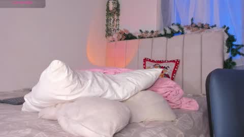 Snapshot of alice_guzman1 chatting on 12.16.25 ALICE Alice guzman online show from 12.16.25