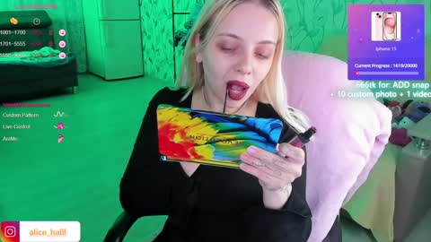 Snapshot of alice_halle chatting on 12.05.24 alice_halle online show from 12.05.24