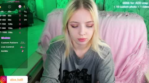 Snapshot of alice_halle chatting on 12.09.24 alice_halle online show from 12.09.24