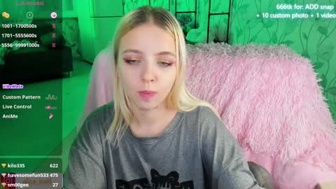 Snapshot of alice_halle chatting on 12.09.24 alice_halle online show from 12.09.24