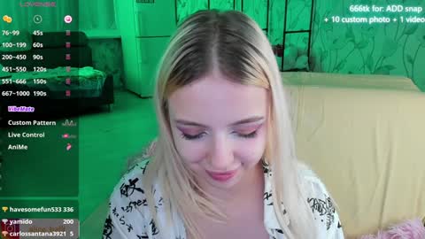 Snapshot of alice_halle chatting on 12.11.24 alice_halle online show from 12.11.24