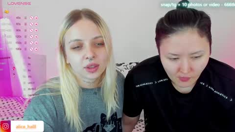 Snapshot of alice_halle chatting on 02.01.25 alice_halle online show from 02.01.25