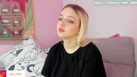 Snapshot of alice_halle chatting on 03.05.25 alice_halle online show from 03.05.25
