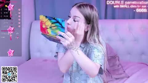 Snapshot of alice_halle chatting on 11.07.25 alice_halle online show from 11.07.25