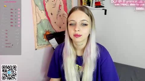 Snapshot of alice_halle chatting on 12.17.25 alice_halle online show from 12.17.25