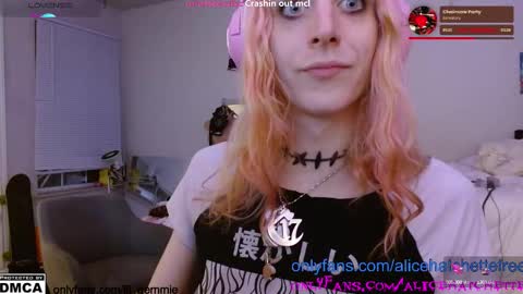 Snapshot of alice_hatchette chatting on 09.17.25 Alice Hatchette online show from 09.17.25