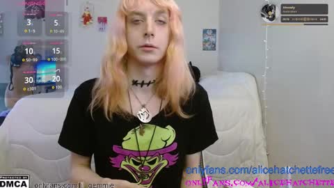 Snapshot of alice_hatchette chatting on 09.28.25 Alice Hatchette online show from 09.28.25