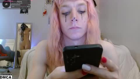 Snapshot of alice_hatchette chatting on 10.30.25 Alice Hatchette online show from 10.30.25