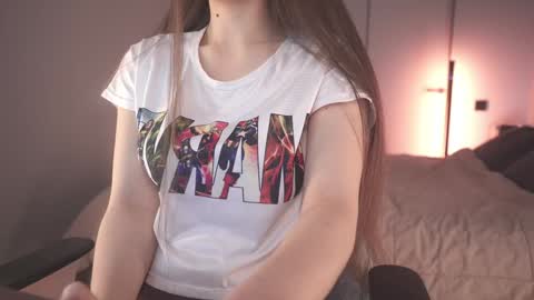 Snapshot of alice_kosmos chatting on 12.18.24 Alice online show from 12.18.24