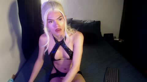 Snapshot of alice_m00nn chatting on 05.11.26 alice_m00nn online show from 05.11.26