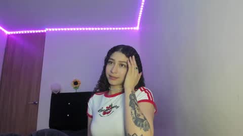 Snapshot of alice_martinez_ chatting on 02.25.25 alice and amber online show from 02.25.25