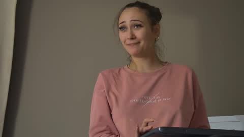 AliceMunro online show from 10.09.25