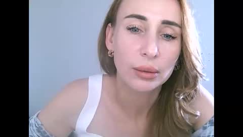 Snapshot of alice_sewx chatting on 09.17.25 Alice Sewx online show from 09.17.25