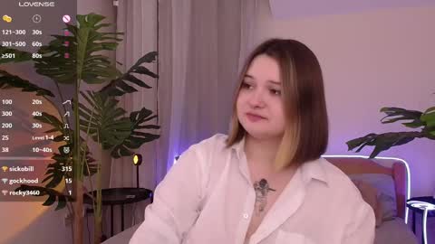 Snapshot of alice_walters chatting on 03.04.25 Alice online show from 03.04.25