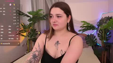 Snapshot of alice_walters chatting on 09.11.25 Alice online show from 09.11.25