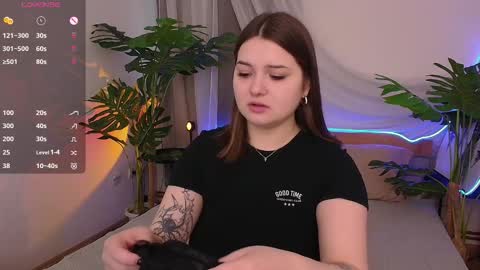 Snapshot of alice_walters chatting on 10.22.25 Alice online show from 10.22.25