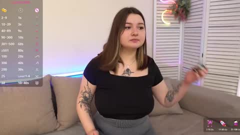 Snapshot of alice_walters chatting on 10.27.25 Alice online show from 10.27.25