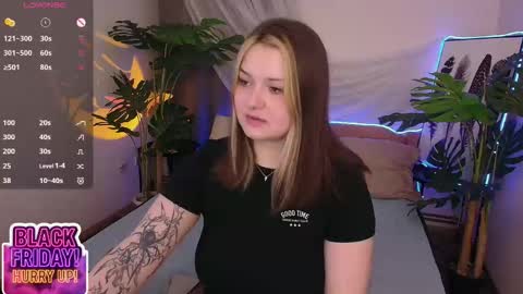 Snapshot of alice_walters chatting on 11.23.25 Alice online show from 11.23.25