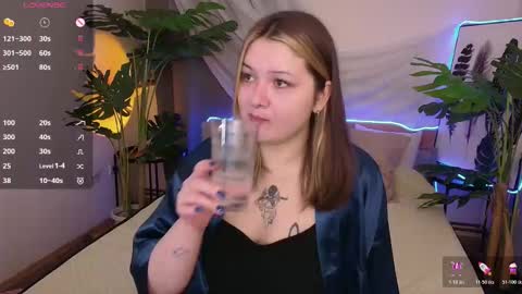 Snapshot of alice_walters chatting on 12.14.25 Alice online show from 12.14.25