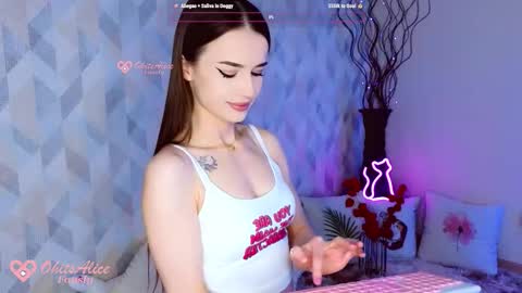 Snapshot of alicebate chatting on 11.19.25 Alice online show from 11.19.25