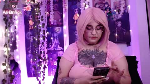 Snapshot of alicebrinck chatting on 12.19.24 Alice Brinck online show from 12.19.24