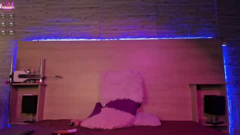 Snapshot of aliceclark__ chatting on 02.15.25 Alice online show from 02.15.25