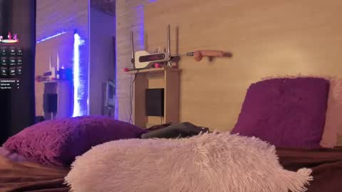 Snapshot of aliceclark__ chatting on 03.12.25 Alice online show from 03.12.25