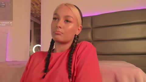 Snapshot of aliceclark__ chatting on 10.16.25 Alice online show from 10.16.25