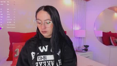 Snapshot of alicecorner chatting on 11.21.25 Alice Corner online show from 11.21.25