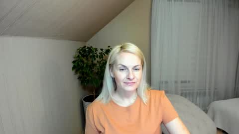 Snapshot of alicee__grace chatting on 01.10.25 Alicee online show from 01.10.25