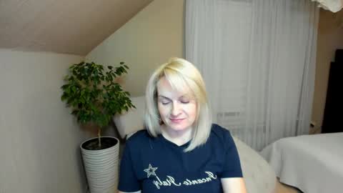 Snapshot of alicee__grace chatting on 01.12.25 Alicee online show from 01.12.25