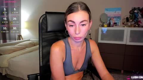 Snapshot of aliceevan chatting on 11.21.25 Daniella online show from 11.21.25