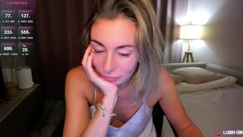 Snapshot of aliceevan chatting on 11.22.25 Daniella online show from 11.22.25