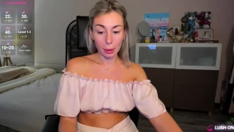 Snapshot of aliceevan chatting on 12.15.25 Daniella online show from 12.15.25