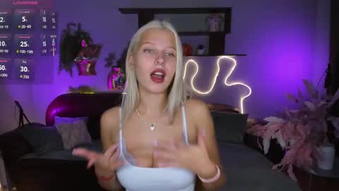 Snapshot of alicefreman chatting on 10.27.25 Alice online show from 10.27.25