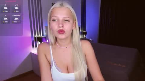 Snapshot of alicefreman chatting on 11.02.25 Alice online show from 11.02.25