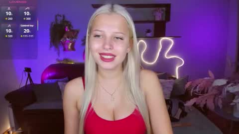 Snapshot of alicefreman chatting on 11.03.25 Alice online show from 11.03.25