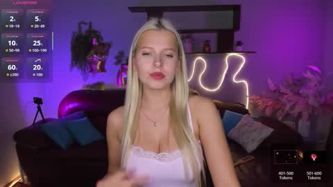 Snapshot of alicefreman chatting on 11.14.25 Alice online show from 11.14.25